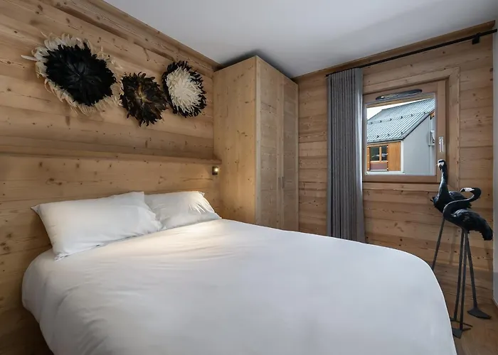 T4 A 1650, Proche Piste, Parking Et Wifi - Fr-1-563-13 * Courchevel